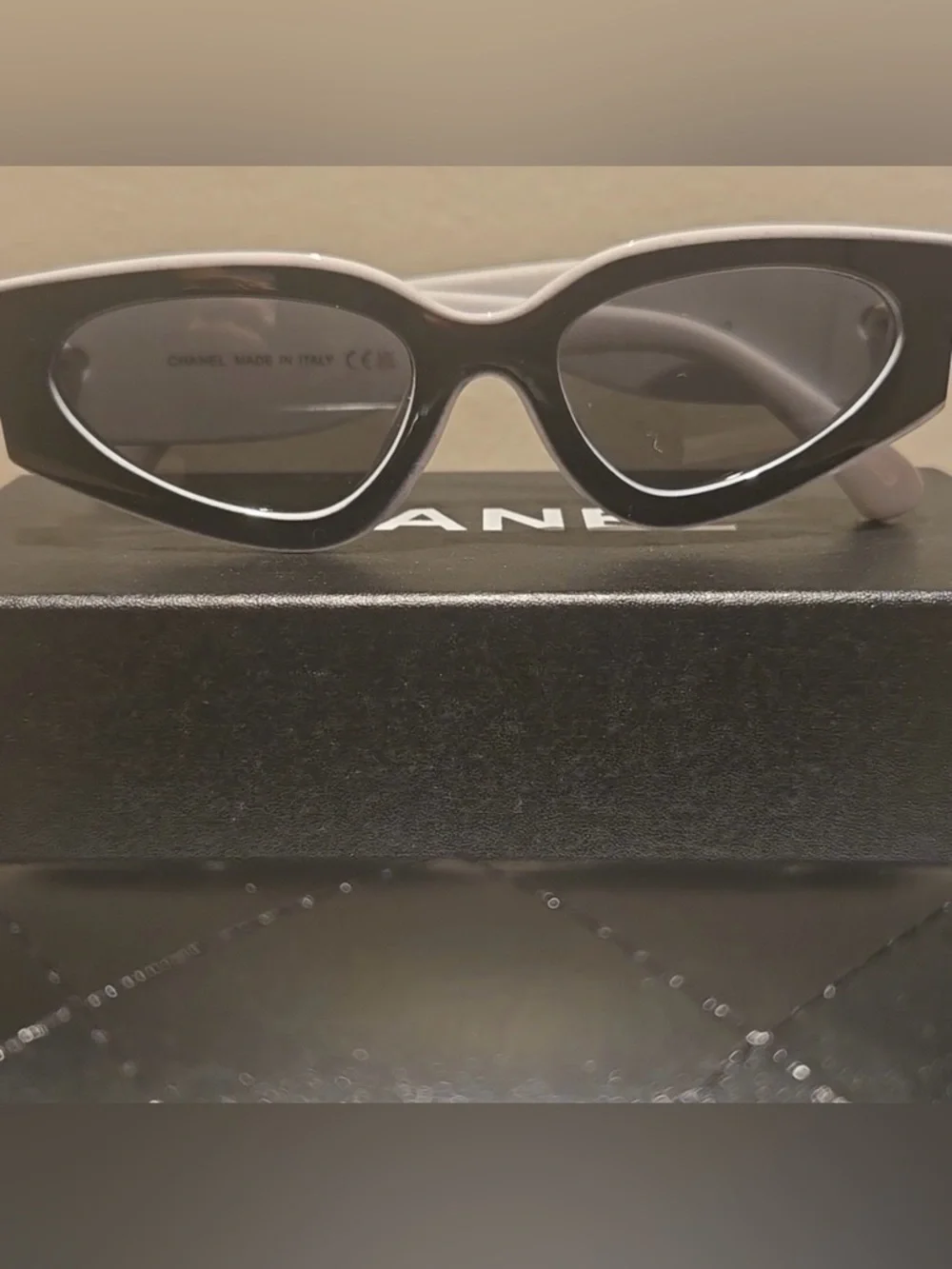 CHANEL Black & White Retro Cat-Eye Sunglasses - Picture 2 of 6